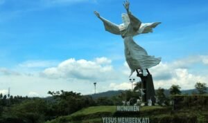 1655121Patung-Yesus780x390 3 Tempat Santai Paling Nyaman di Kota Manado untuk Melepas Penat